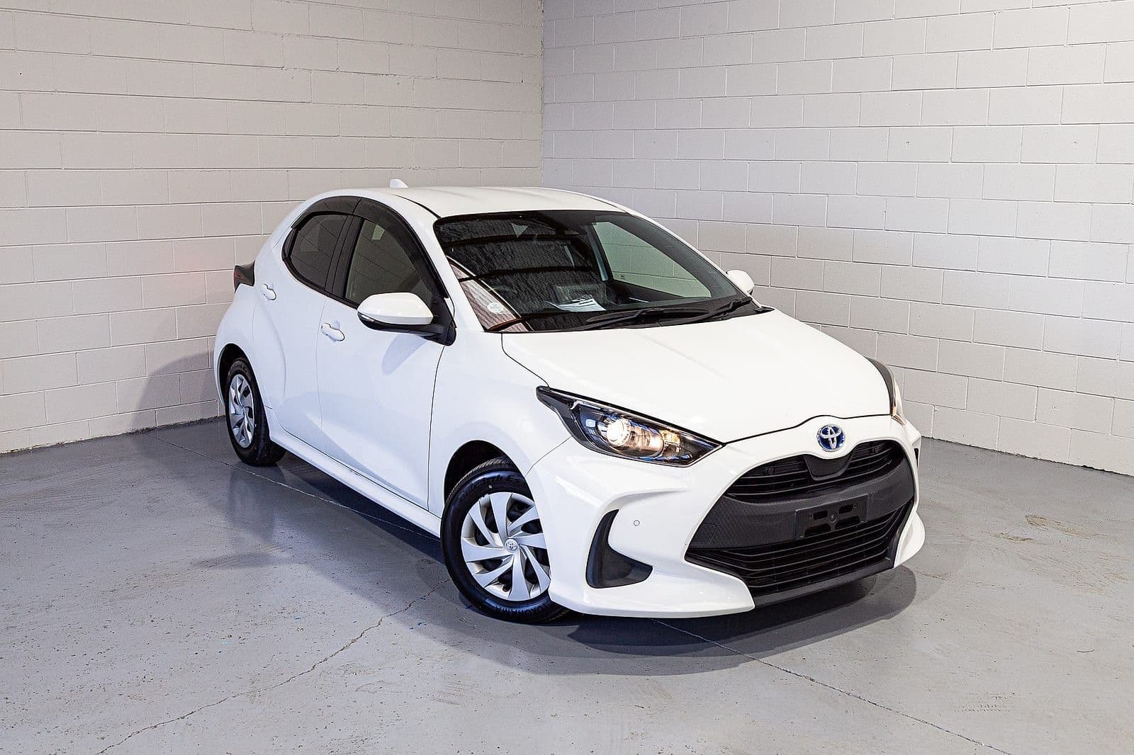 2021 Toyota YARIS HYBRID